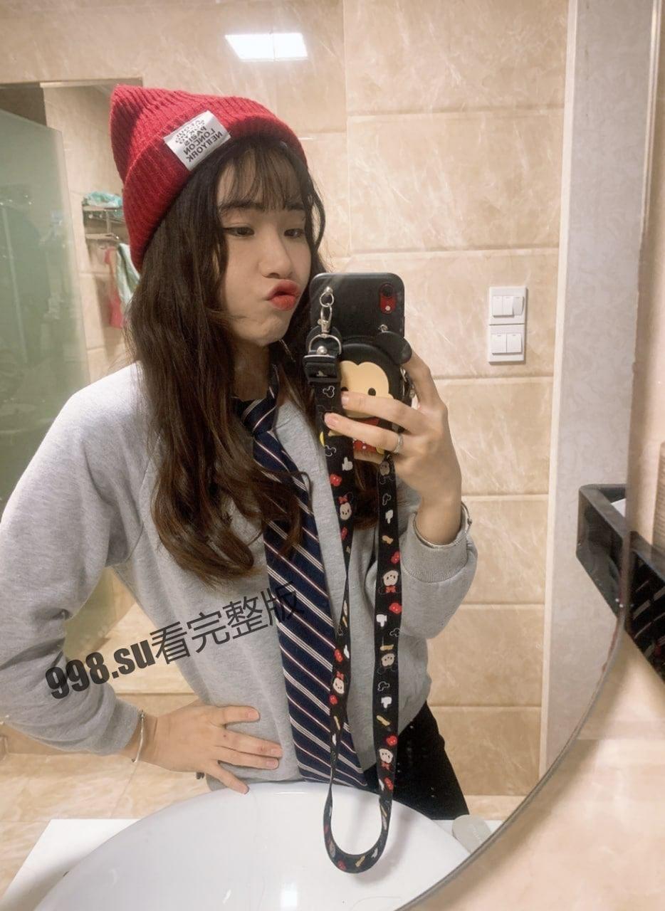 【反差女友】女友想吃棒棒糖酸奶涂在鸡巴上 舒服的草了她-1