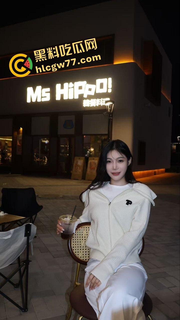 离婚3年没开机的骚妇一插就爆喷，肉穴久旱逢甘露，水多到床单湿透，淫叫不停浪到翻白眼！-3