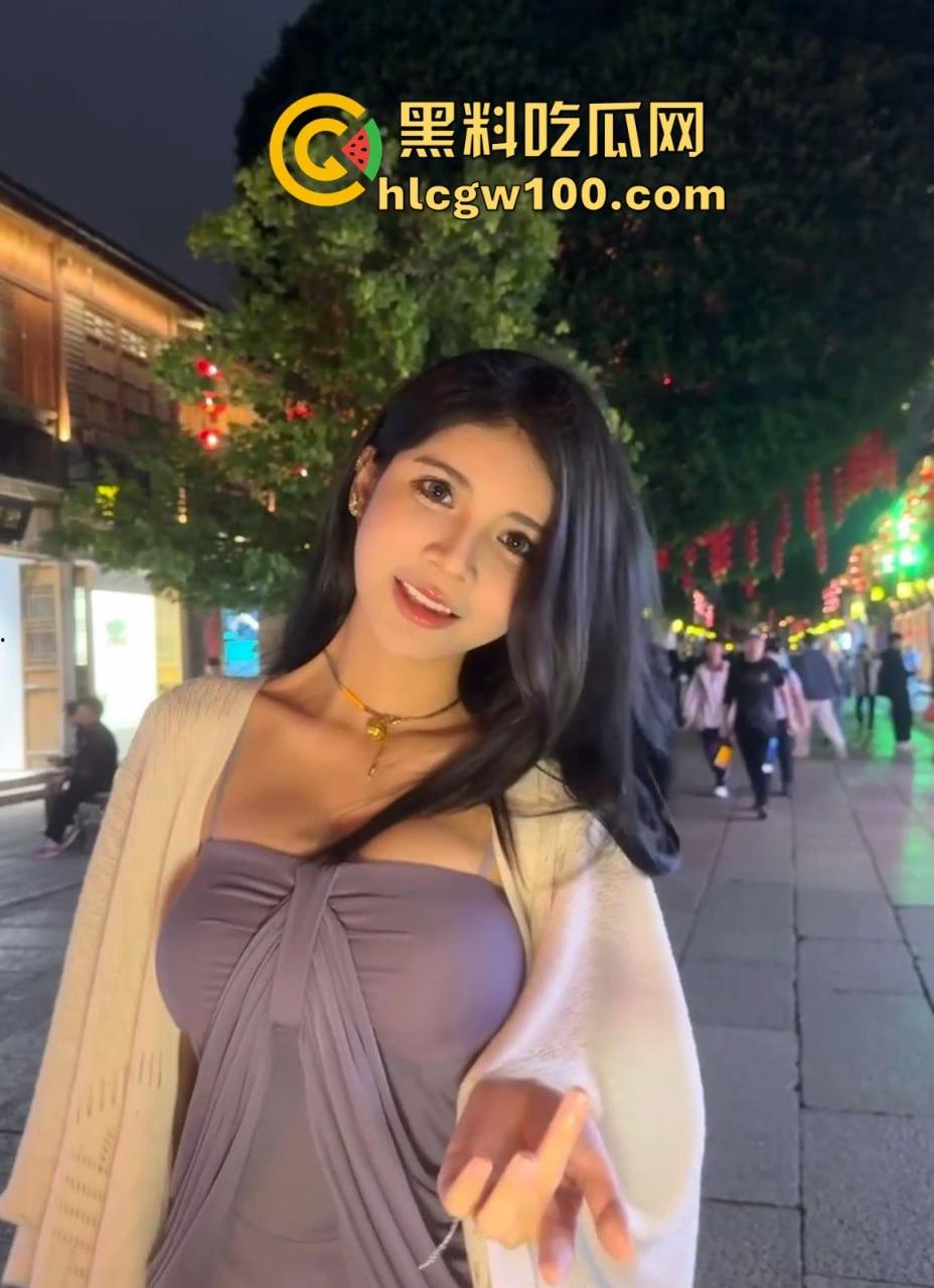 借着抖音cos网红【狗头萝莉】提前拜年的视频，小编最近整理了一下这位巨乳网红的经典视频，经典巨乳还是这么百看无厌！-3