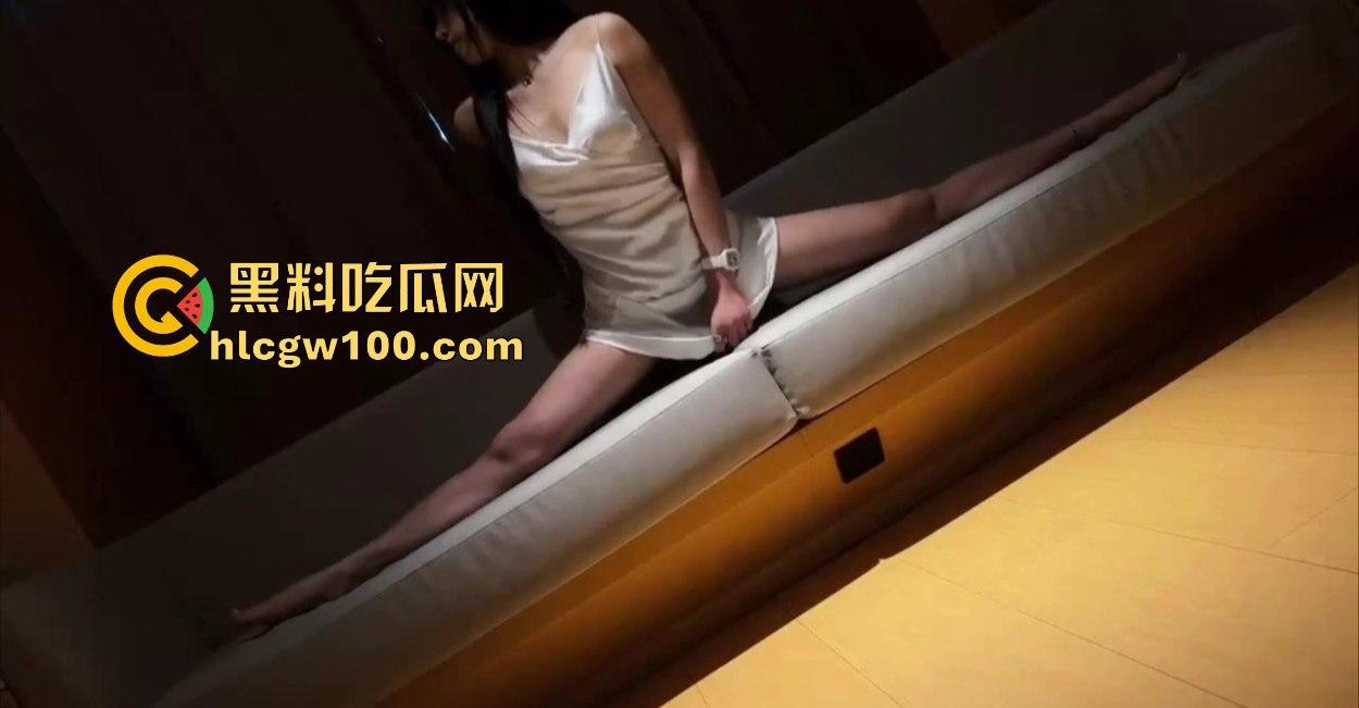 舞蹈妹妹一字马直接劈翻干爹，大长腿柔得跟蛇一样腿一开彩礼翻倍，舔狗看了直接秒，骚货绝活看完不硬算我输！-3