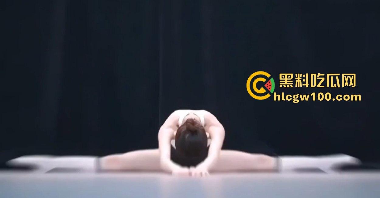舞蹈妹妹一字马直接劈翻干爹，大长腿柔得跟蛇一样腿一开彩礼翻倍，舔狗看了直接秒，骚货绝活看完不硬算我输！-10