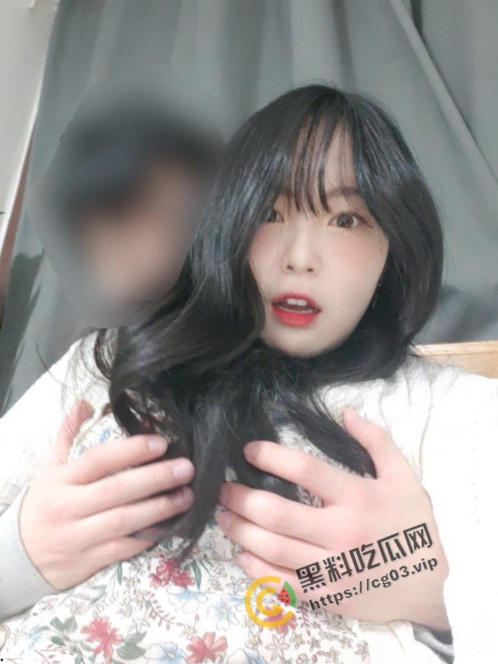 韩国素人银行妹【TINDER】和男友的朋友约炮 被拍下口交内射视频 附带正牌男友合照-5