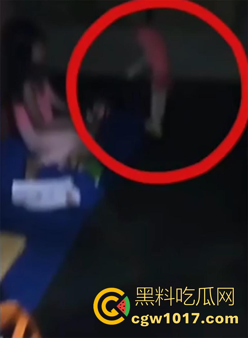 全球爆火奇闻灵异事件，真实录制诡异时刻，电视后的小孩，楼梯道的黑影，坚持看完你的胆量将再次进阶升华！-1