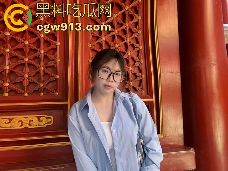 奶大就是硬道理，四川达州的骚货【王锦秀】，背着男友视频露出大奶给金主看，这奶子做爱时绝对能晃起飞了！-4