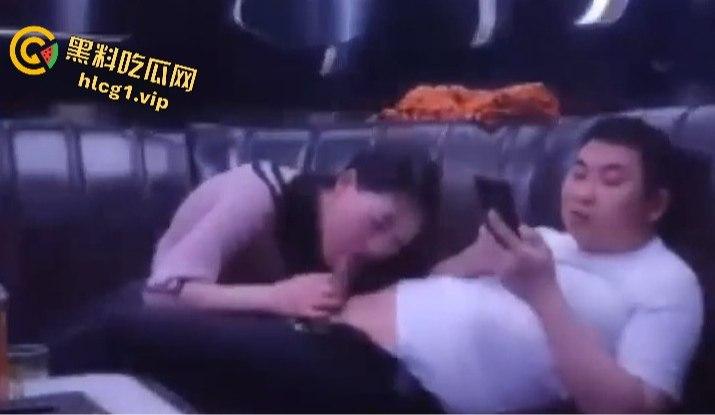 瓜友投稿：ktv不带套操嫂子！老公就在门外！最后再来个口爆真是惊险又刺激！-3