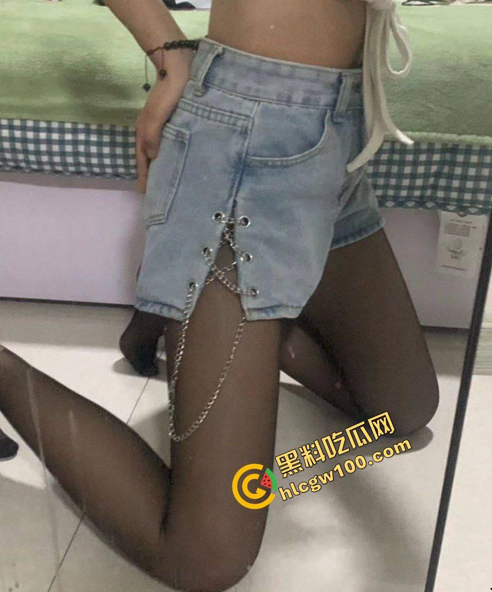 云南文化艺术职业反差飒姐【姚雅雯】甜御少女秒变母狗炮架，男友家后入爆操骚逼！独家曝光流出！-4