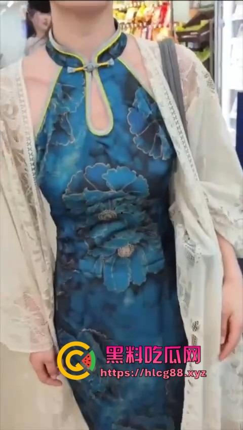 泰国街头搭讪之狼，见女就尾随跟问2000能否操一炮，不行装小鬼子喊摩西摩西花姑娘打炮的要不！-1