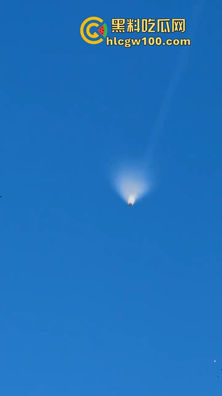 马斯克创造史上最贵世纪大烟花 星舰第七次升天又玩完！一级回收 二级脱轨空中解体屌炸天！-9