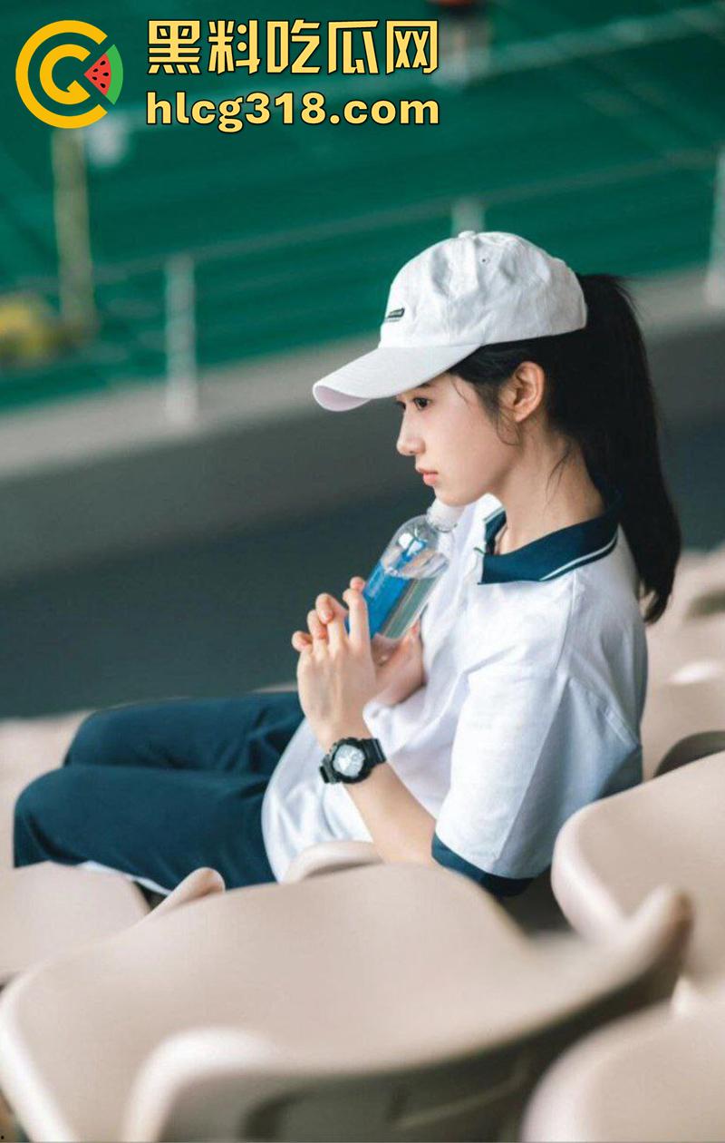 清纯女神竟是反差骚逼！长江师范校花【杨欣欣】，邀请群友观看特斯拉车震直播，无套内射给操哭了 ！-5