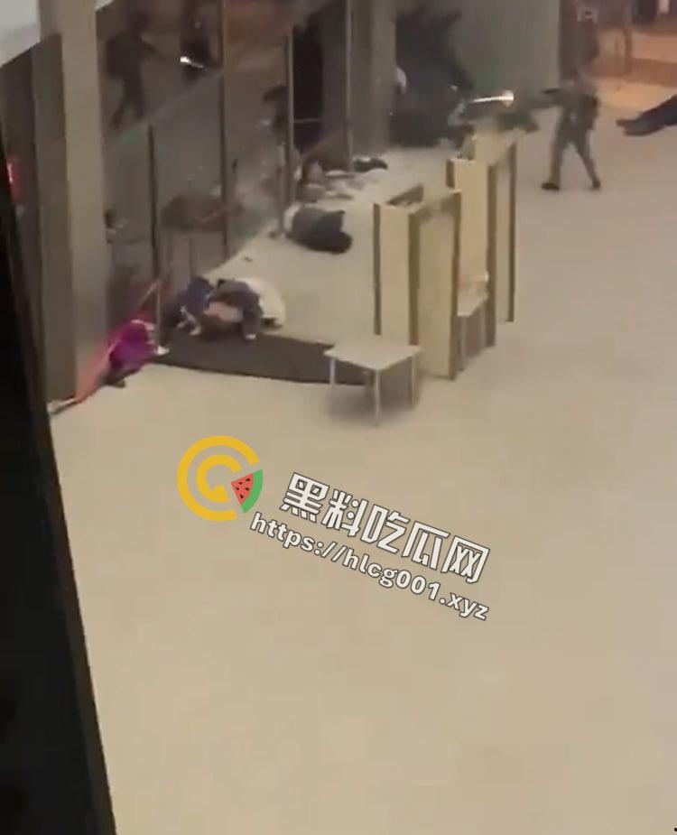 俄罗斯莫斯科附近克洛库斯市政厅枪击事件 特种部队突袭大楼大战恐怖分子  死亡上百人 遍地尸体 现场直达-4