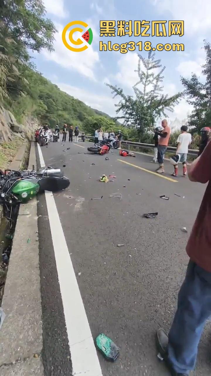 某秋名山公路发生严重车祸，机车少年终究付出代价，还要不要买GTR了少年！-4