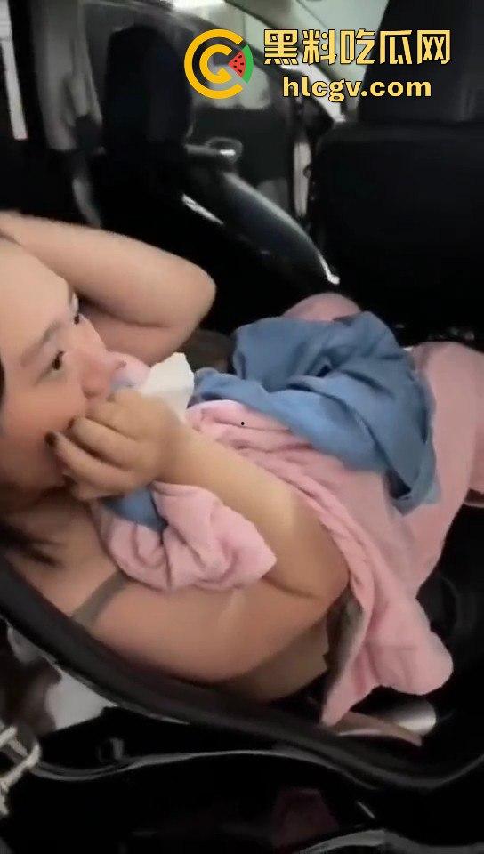 印尼小哥带别人老婆车震，被老公当场抓包！慌乱逃跑上演车库逃亡！-7