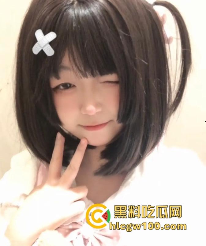 19岁学生骚婊【邵丽燏】土豪网调视频流出,乖乖掰逼拍内裤完成羞耻任务,小母狗本色暴露,真他妈骚到极致!-2