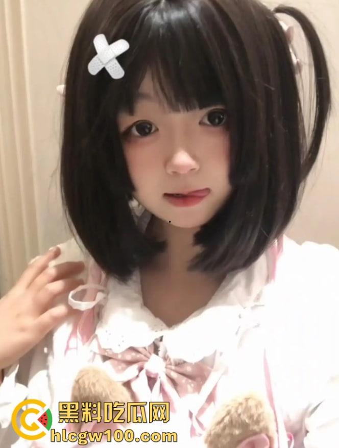 19岁学生骚婊【邵丽燏】土豪网调视频流出,乖乖掰逼拍内裤完成羞耻任务,小母狗本色暴露,真他妈骚到极致!-8