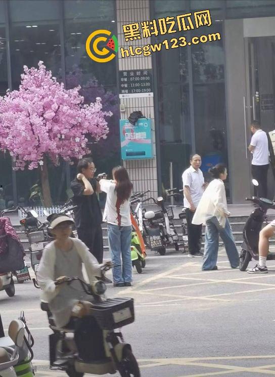 武汉大学学生论文吗没过就开砍?食堂见人上去就一刀,无差别出刀,年轻人心态这么炸裂的吗?-6
