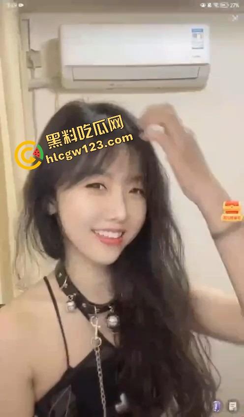 抖音主播『小苏苏』戴口球套狗链穿黑丝直播热舞，被举报下播，家人们刚硬，结果被狗逼毁了！-8