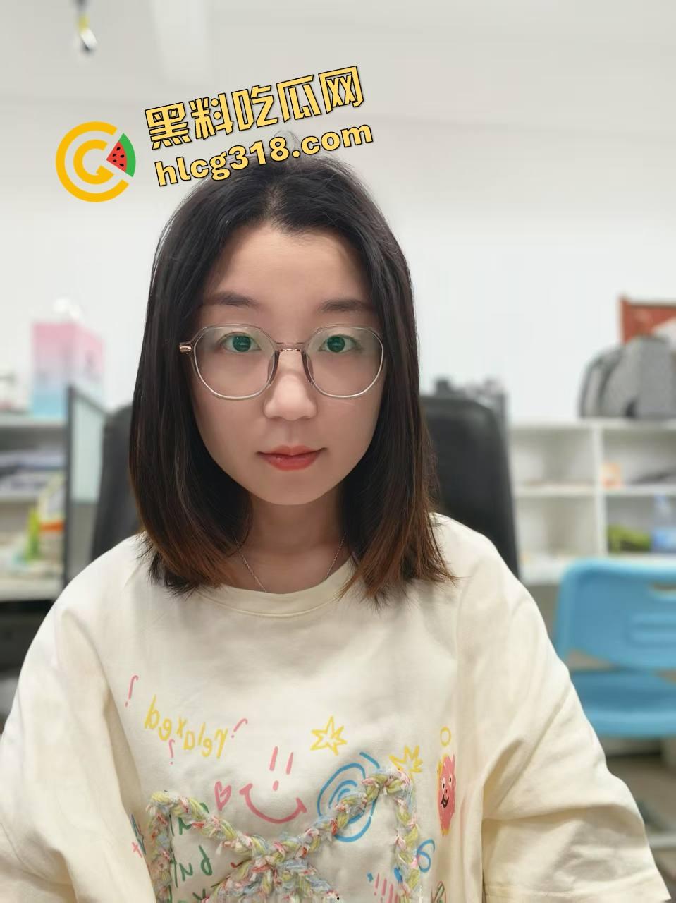 买个健身操课程回家,结果女友天天真空紧身衣扭屁股跳操开摆,小老弟看她跳一个抬头硬一次!-6