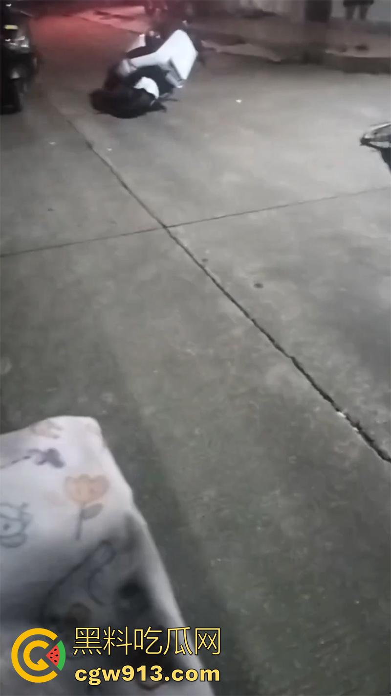 鬼火少年彻底慌了，广西精神小伙骑9号改装电摩撞死老人，不赔钱就得蹲十来年，眼见的彻底懵了！-6