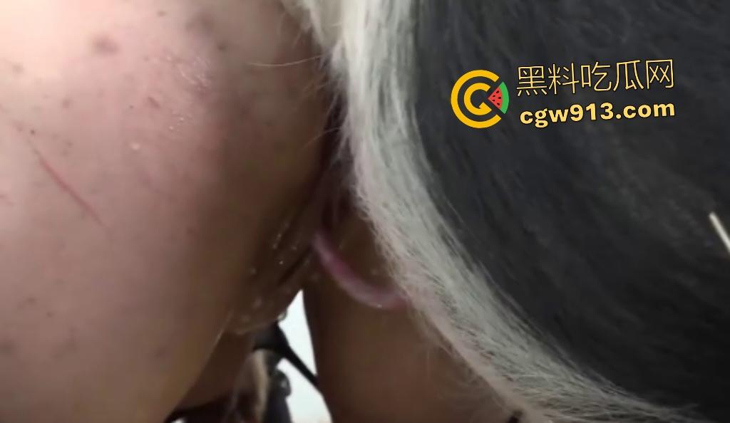 外国美女金发尤物【莉莉丝】找不到男友,在猪圈与公猪疯狂交合,猪鞭虽细却能狂喷精液!-6