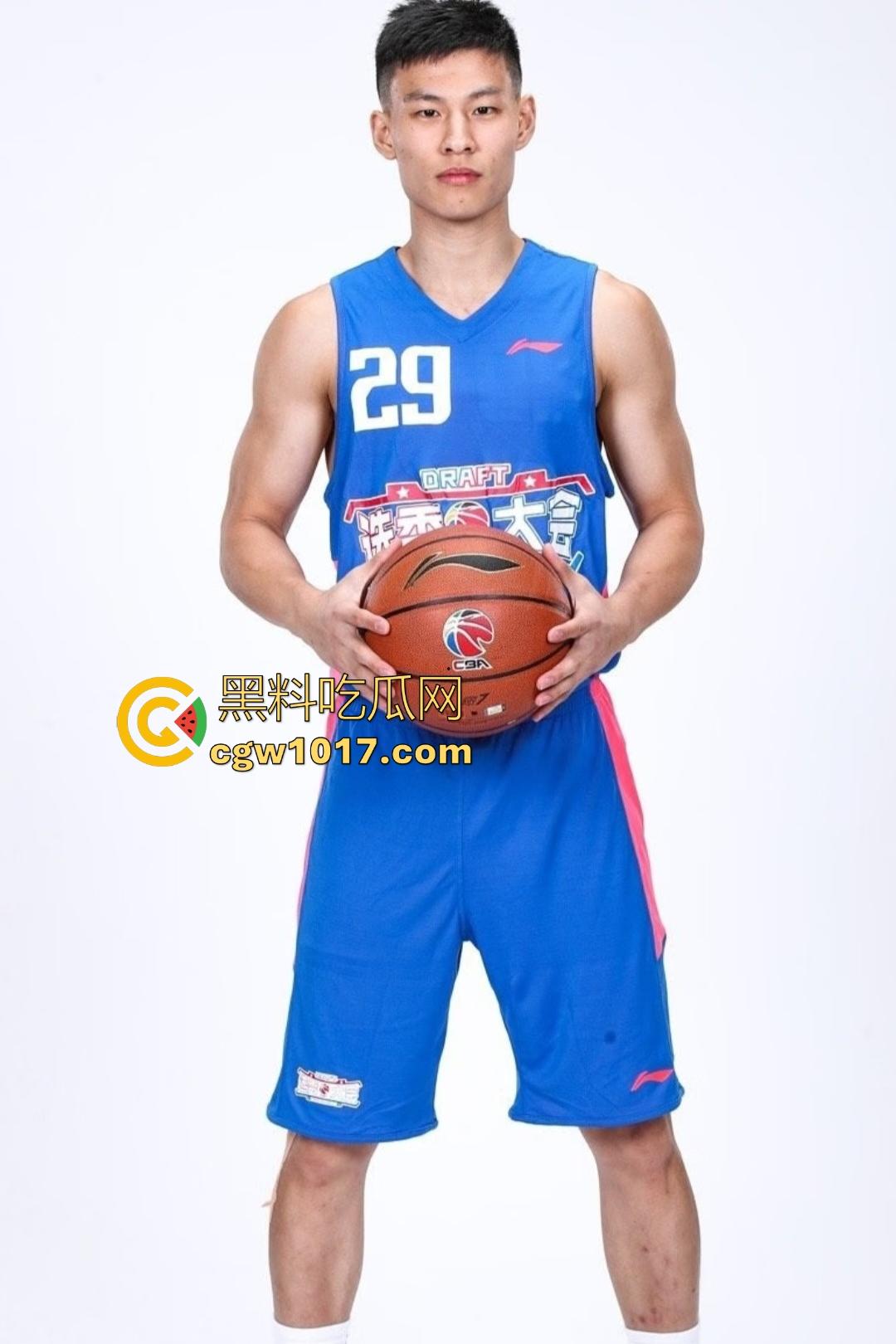 骚女们的福利来了!CBA猛男【林秉圣】更衣室全裸视频泄露!翘臀胸肌炸裂,鸡鸡小巧软绵绵,不妨碍女粉丝舔屏!-5