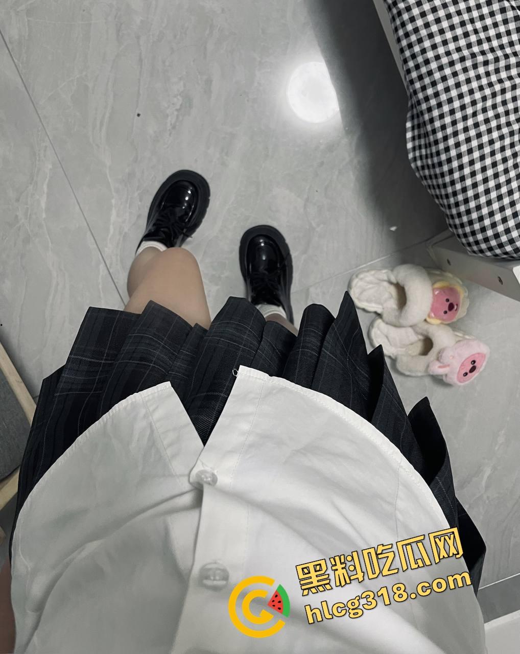 海角乱伦大神新作,野外水库边操得亲姐狂喷水,路人大爷驱赶中抠逼也能高潮!-8