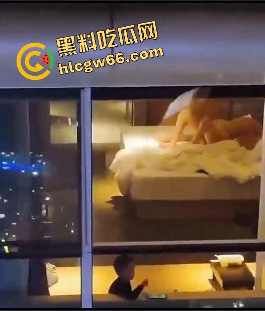 窗帘不拉当全楼观众是瞎的？桔子酒店骚女嗓子叫破音男主猛操如牛，小学生围窗看懵，老六无人机空投全网！-8