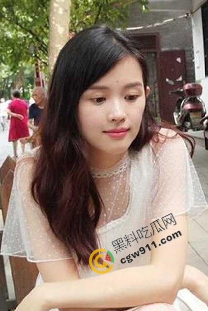 海角大神姐弟乱伦！姐姐收拾房间，弟弟的硬肉棒对着肥美的翘臀疯狂输出，姐姐潮喷不止！-1