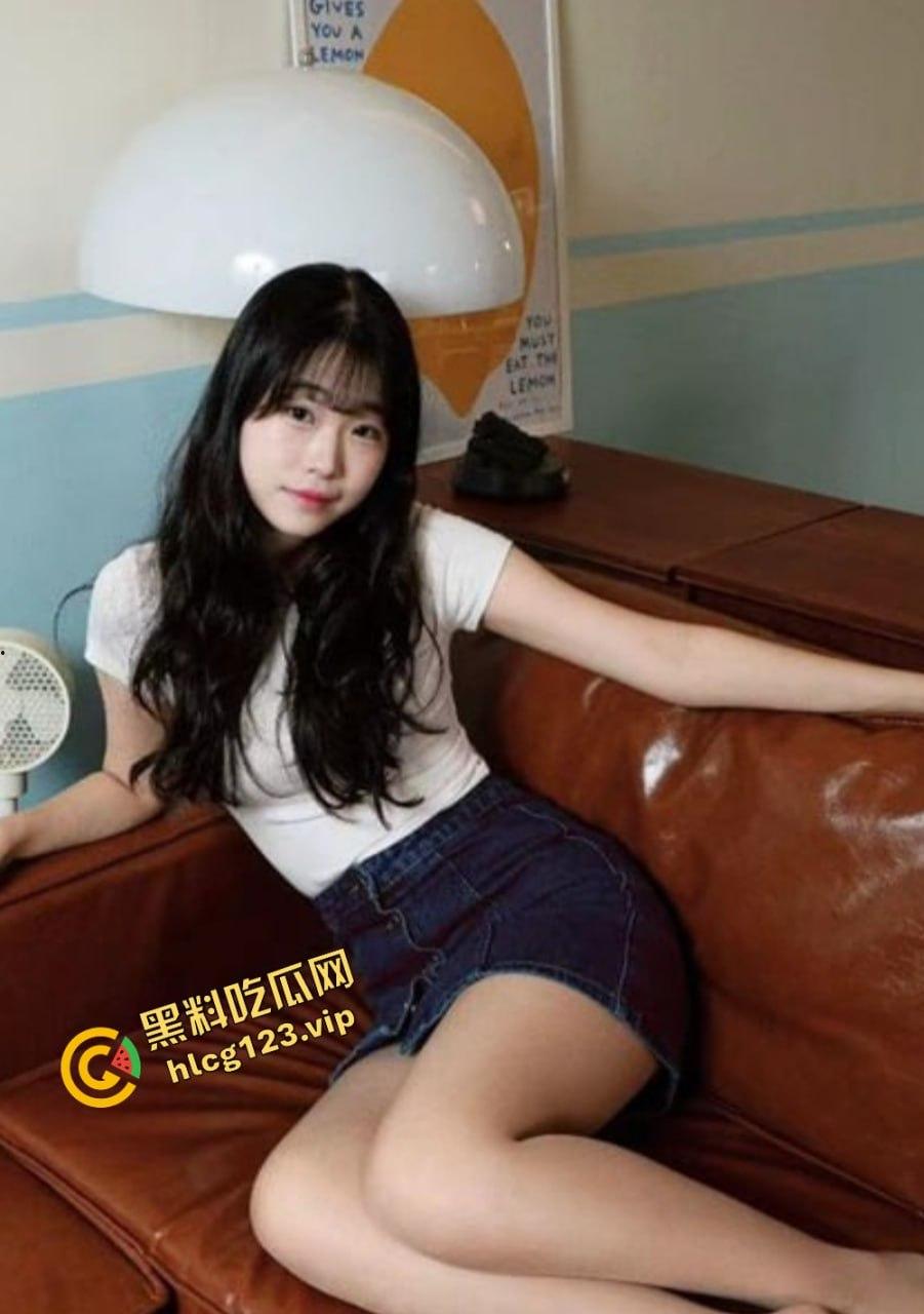 韩国甜美美女【朴泰恩】与教练3P激情流出！清纯外表下的骚气爆发，酒店疯狂摇摆淫叫不断！-2