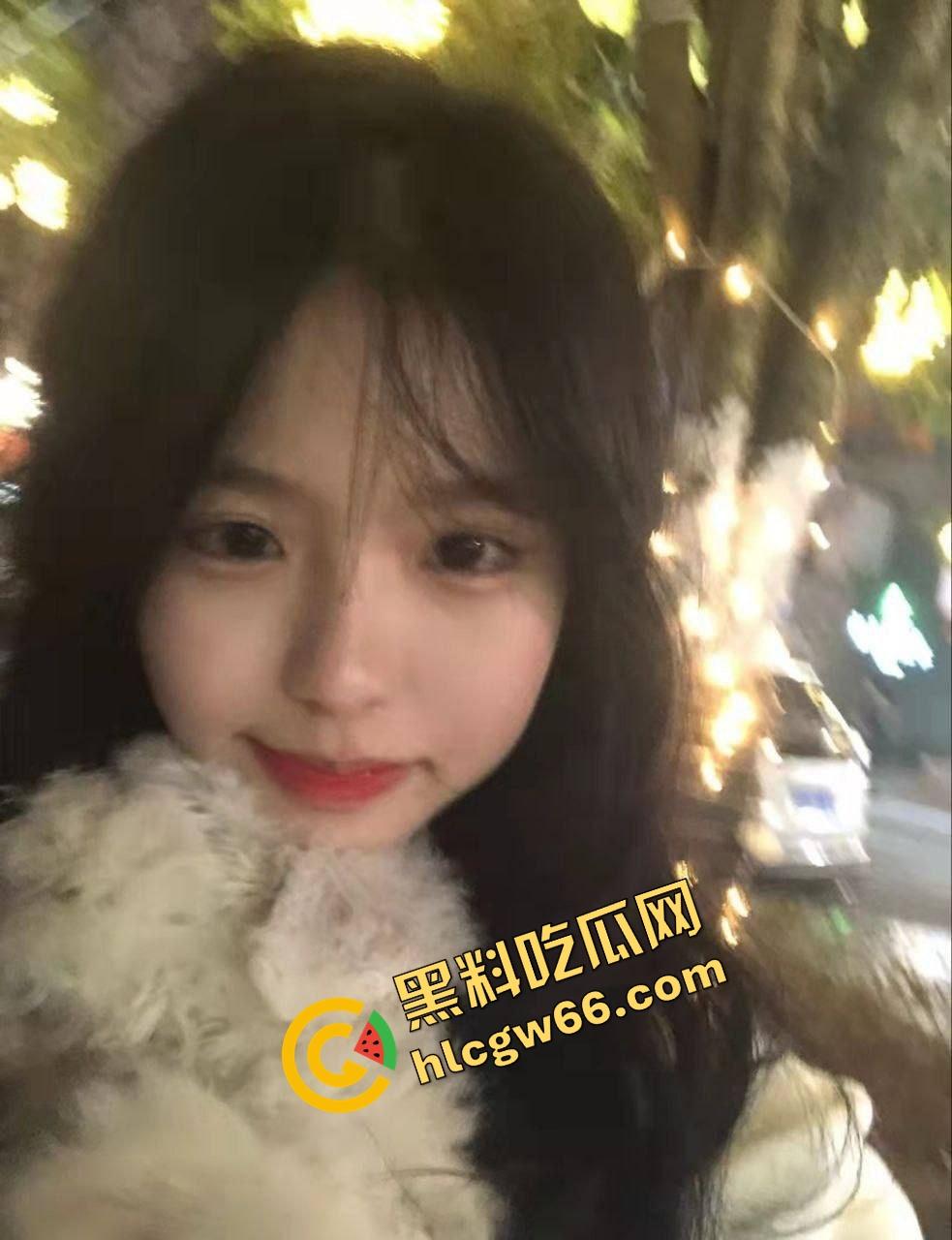 江西师范学院『李小雪』纯欲天花板曝光，极品颜值原味自拍流出，逼嫩得像刚剥的荔枝，准备开撸吧！-9