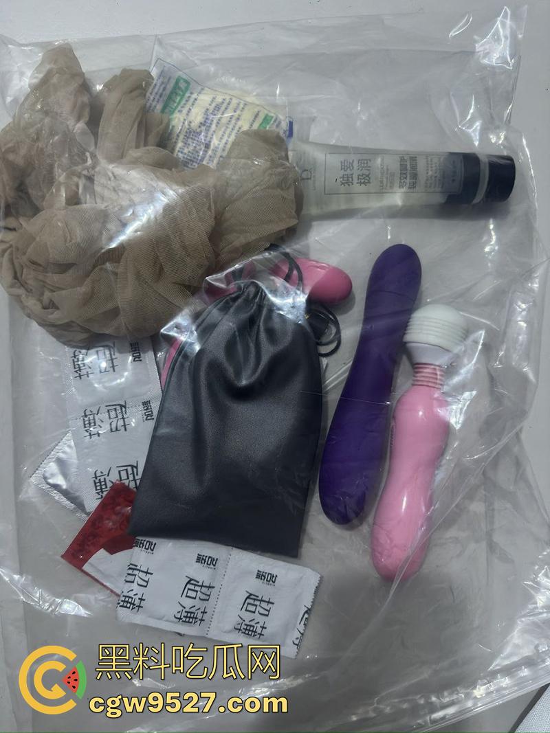 鲁东大学甜美尤物【邹穆彤】,高颜值大奶学生妹,白天女神晚上母狗,手指插逼淫水乱流,淫荡到没边!-9