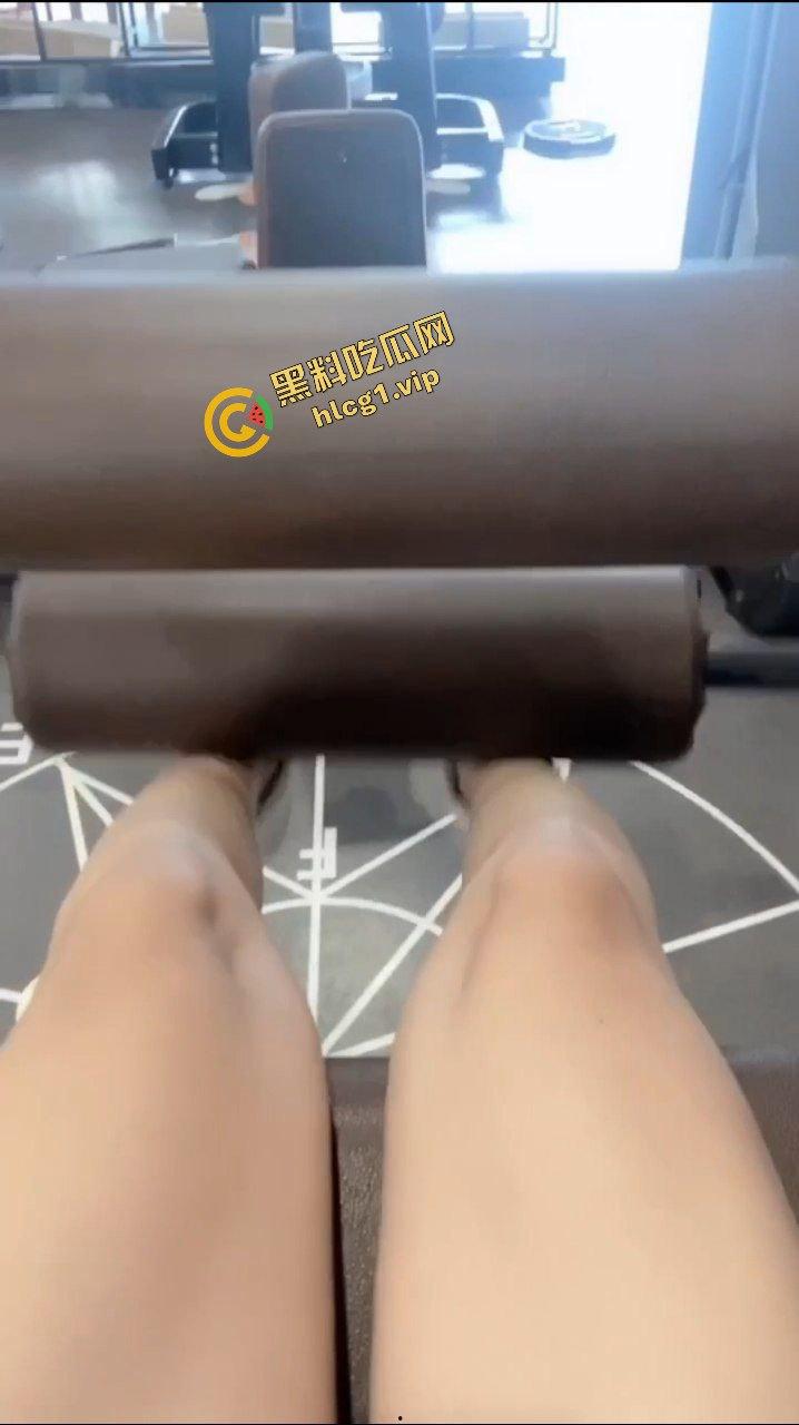 健身房会员 骚贱母狗『李妤』练就一身炮架身材 吃顿饭就能中出爆操！-6