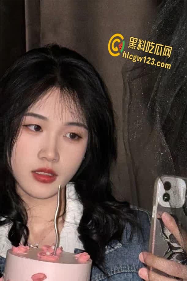 河北师大【刘暮冉】生日狂欢!宿舍自慰骚态尽显,酒店后入猛操最后颜射一脸!-1