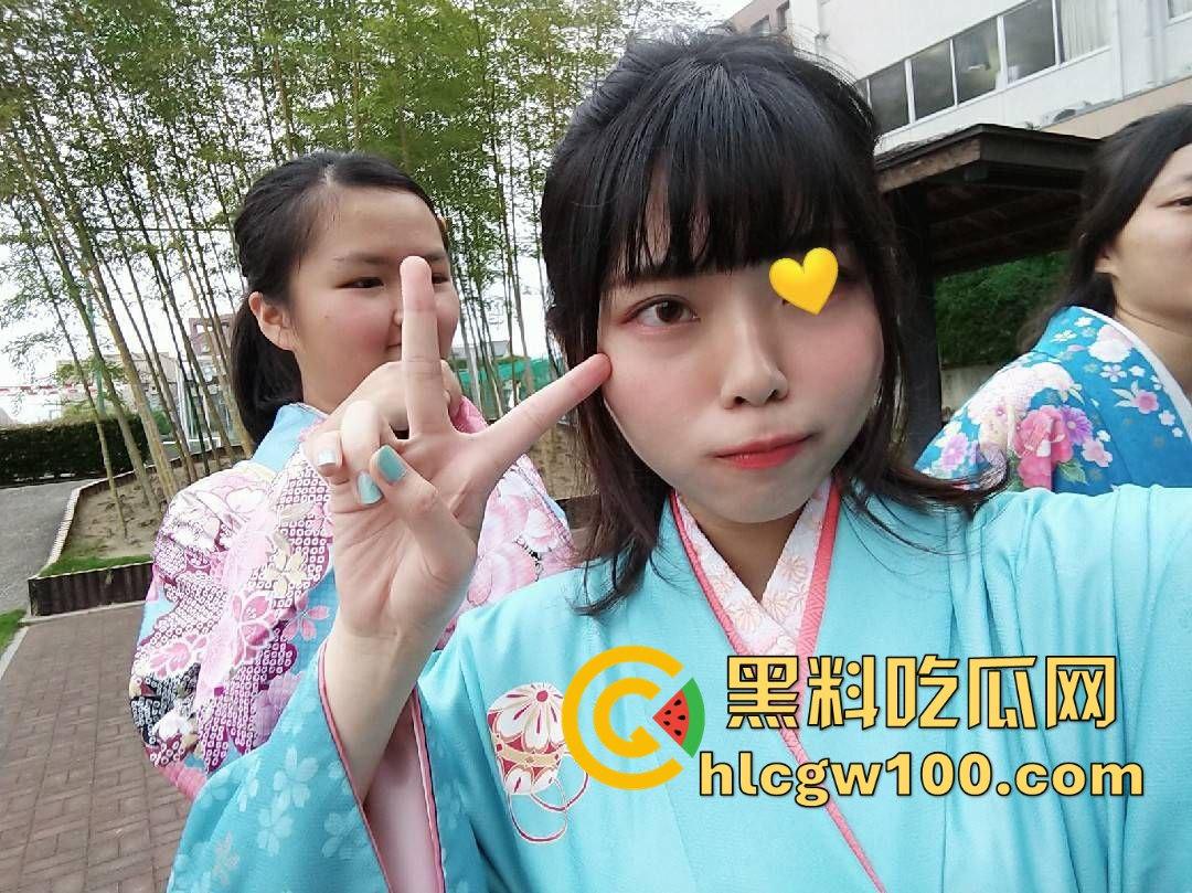 可爱COS!广东工商学院大一学妹【伊妍祺】与男友性爱记录曝光,白虎少女居然需求这么大 内容劲爆!-8