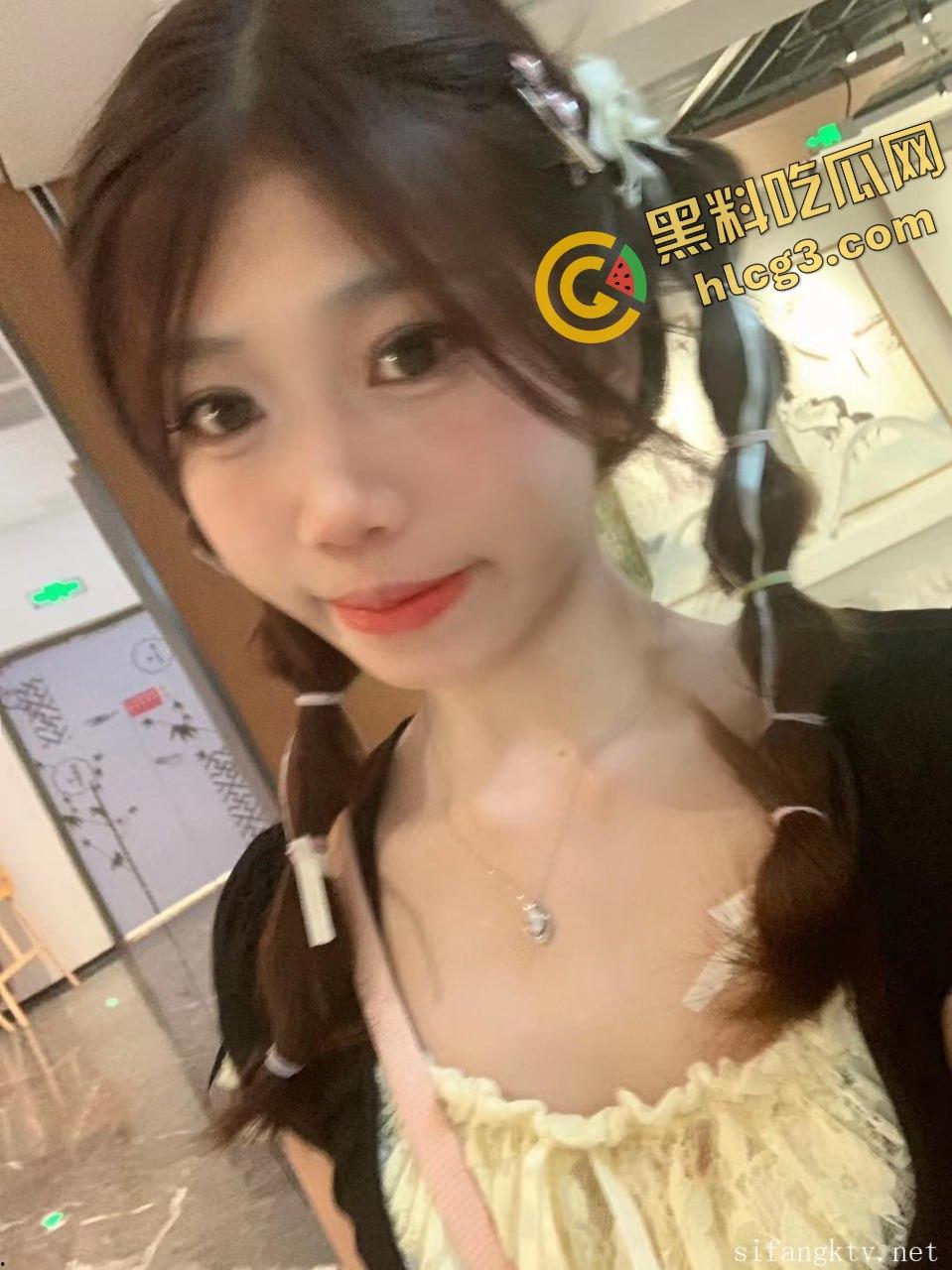 江西抚州无敌清纯高中生少女『李欢瑶』私底下超级骚贱 脱衣露奶露逼与在外清纯可爱形成鲜明对比 合集流出-1