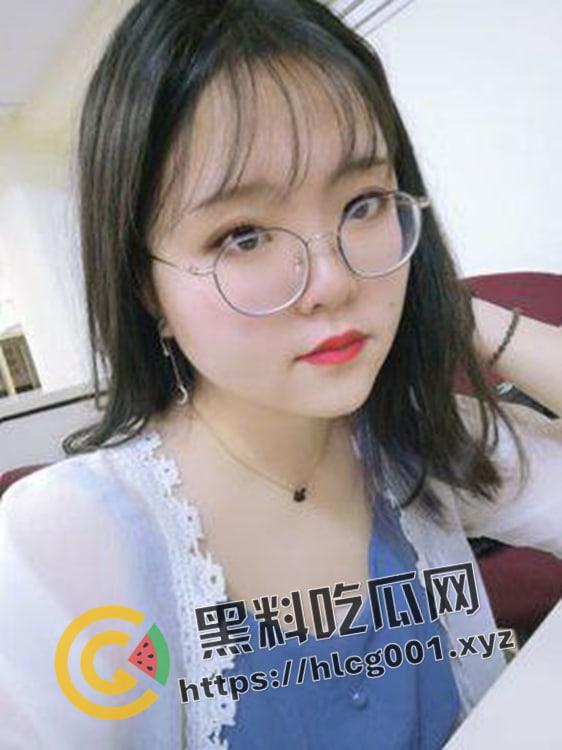 潍坊反差婊【刘怡宁】异地恋中和自己考研班上的男生偷吃 肥美身材 多汁嫩穴和大量生活照被流出-3