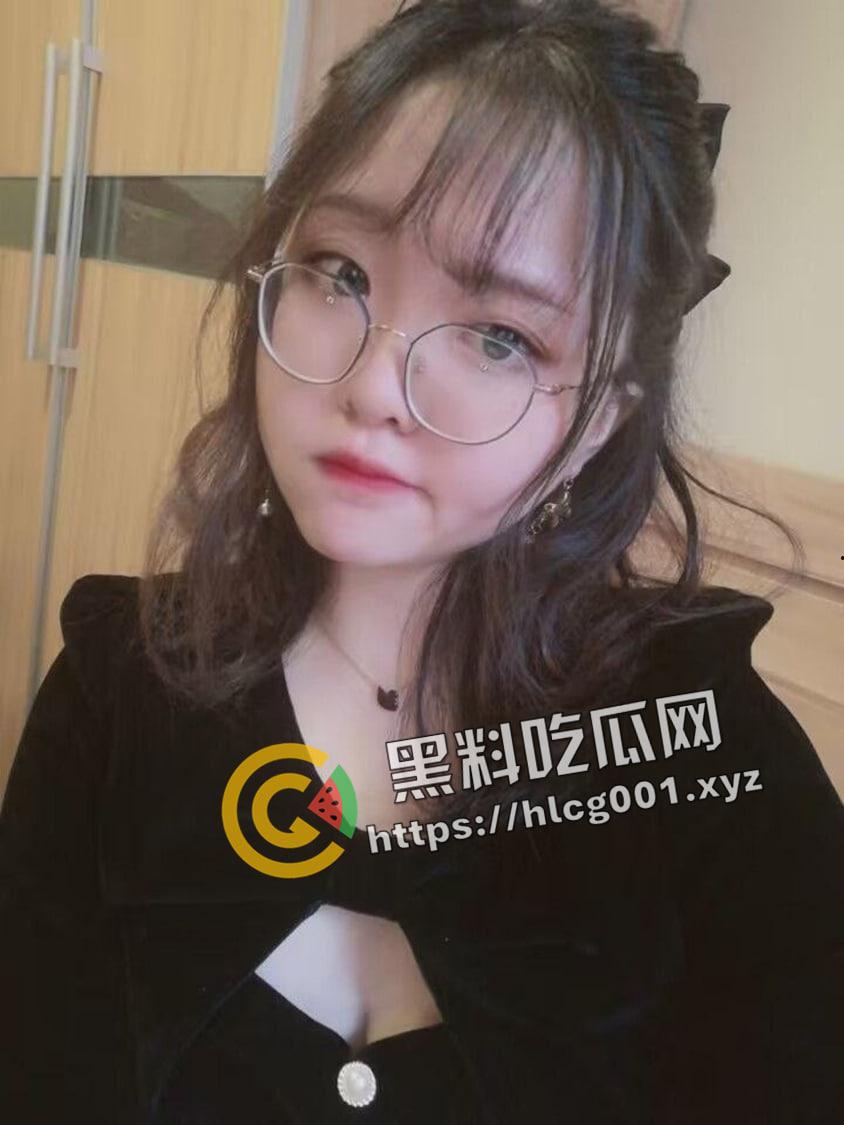 潍坊反差婊【刘怡宁】异地恋中和自己考研班上的男生偷吃 肥美身材 多汁嫩穴和大量生活照被流出-6