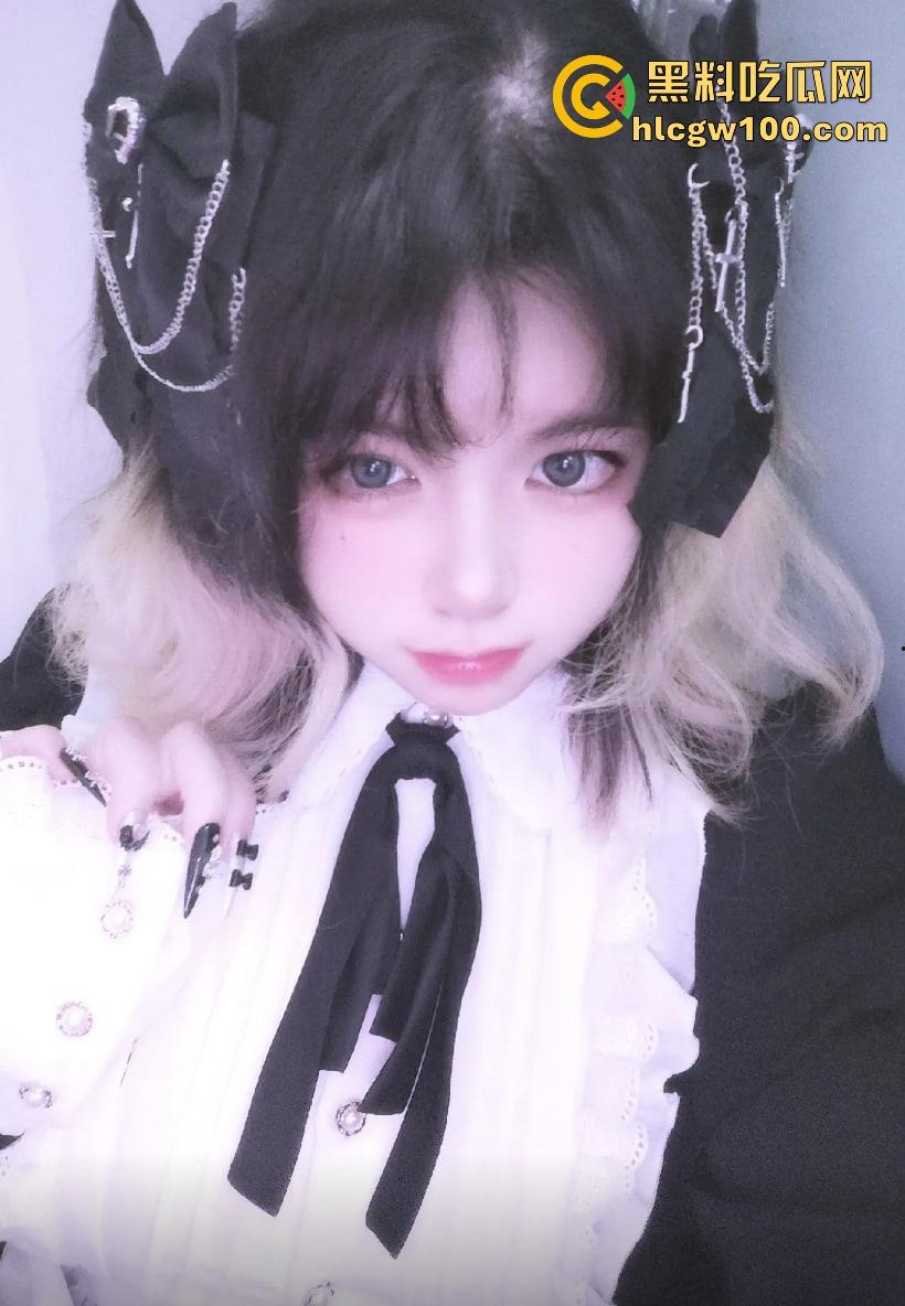 抖音20万粉cos小网红『暗黑水晶铁蛋酱』线下约炮粉丝玩制服吃鸡，各种丝袜轮番上，骚路数堪称行业指南！-5