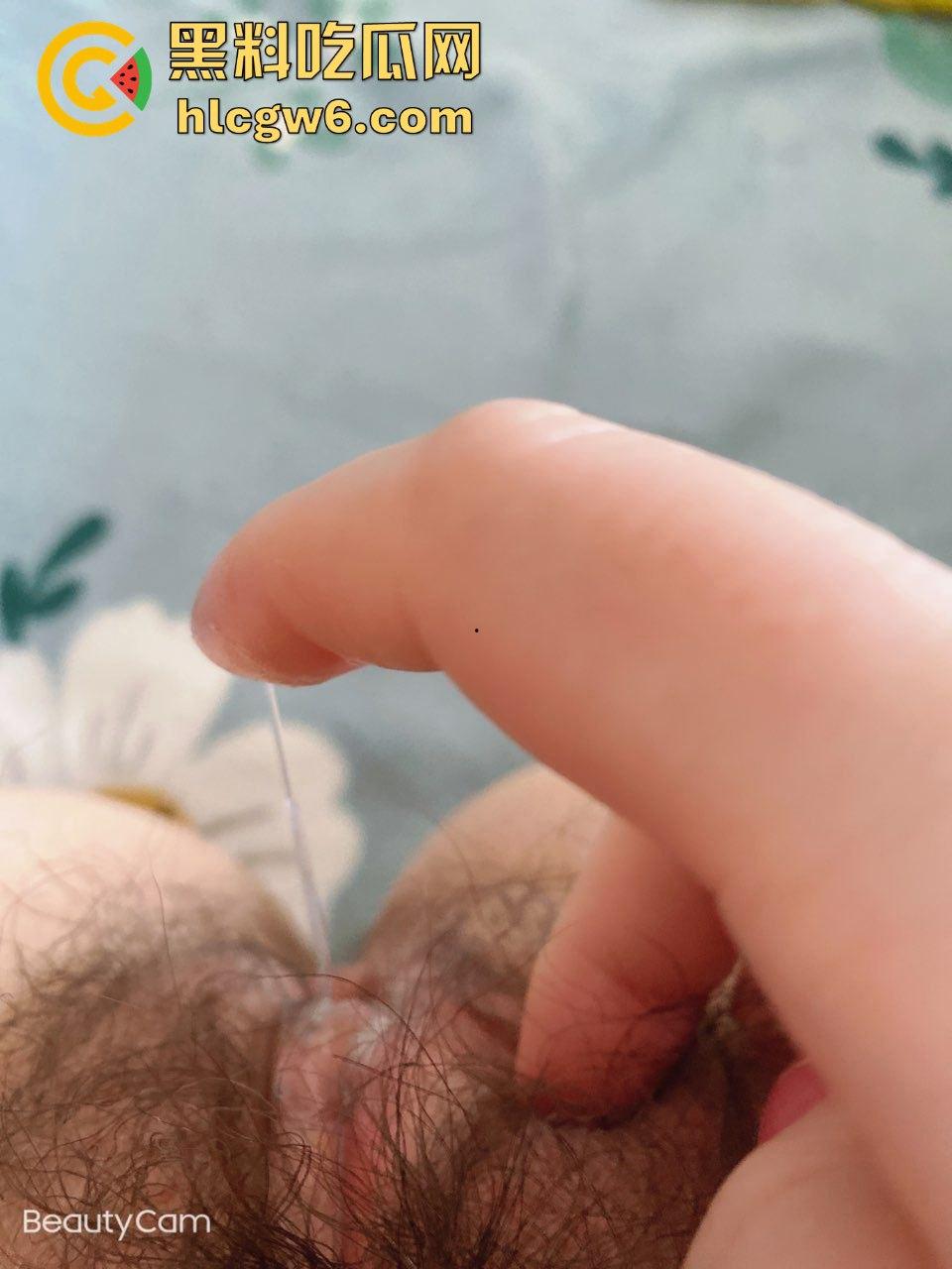 潮汕23岁学生妹约炮视频外流!清纯学妹口交捂脸掩骚浪,明明全懂还装得一副娇羞样,这货太能玩了!-3