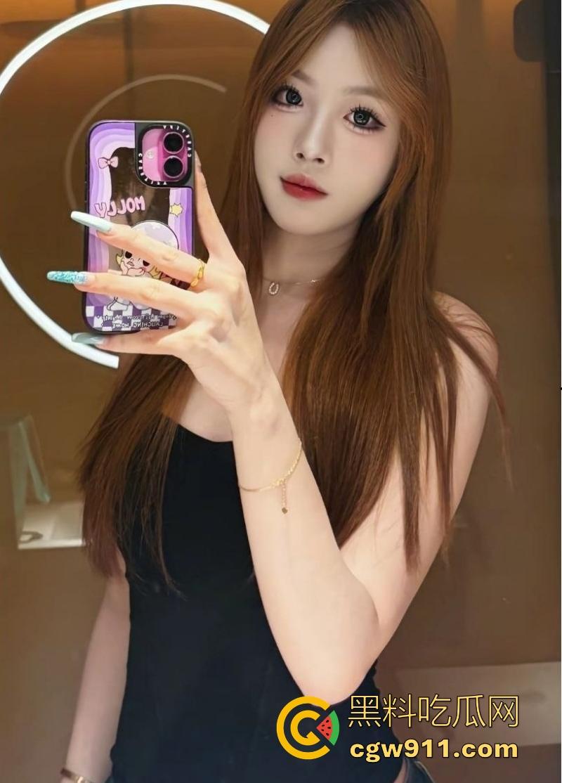 广西大学极品骚母狗【李奕磬】被男友调教曝光，肥美嫩鲍淫水泛滥，酒店爆操浪叫连连，骚逼女大！-1