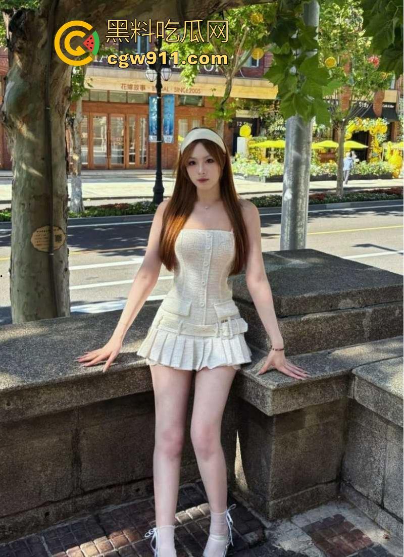 广西大学极品骚母狗【李奕磬】被男友调教曝光，肥美嫩鲍淫水泛滥，酒店爆操浪叫连连，骚逼女大！-2