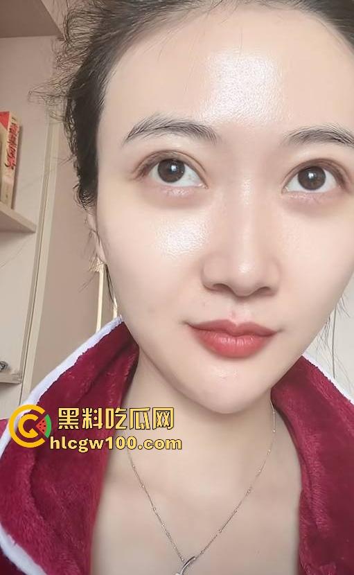 抖音美艳少妇【向子】露脸私密视频泄露，骚气动作极致勾引让人看傻眼！-3