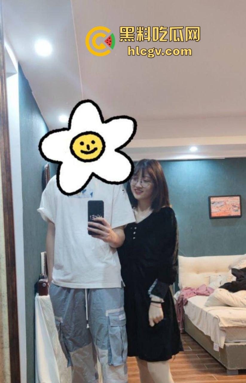 海归杭州情侣全套流出！【宋如依】表面清纯实则骚，连拍照都少不了被爆插的肥臀！-1