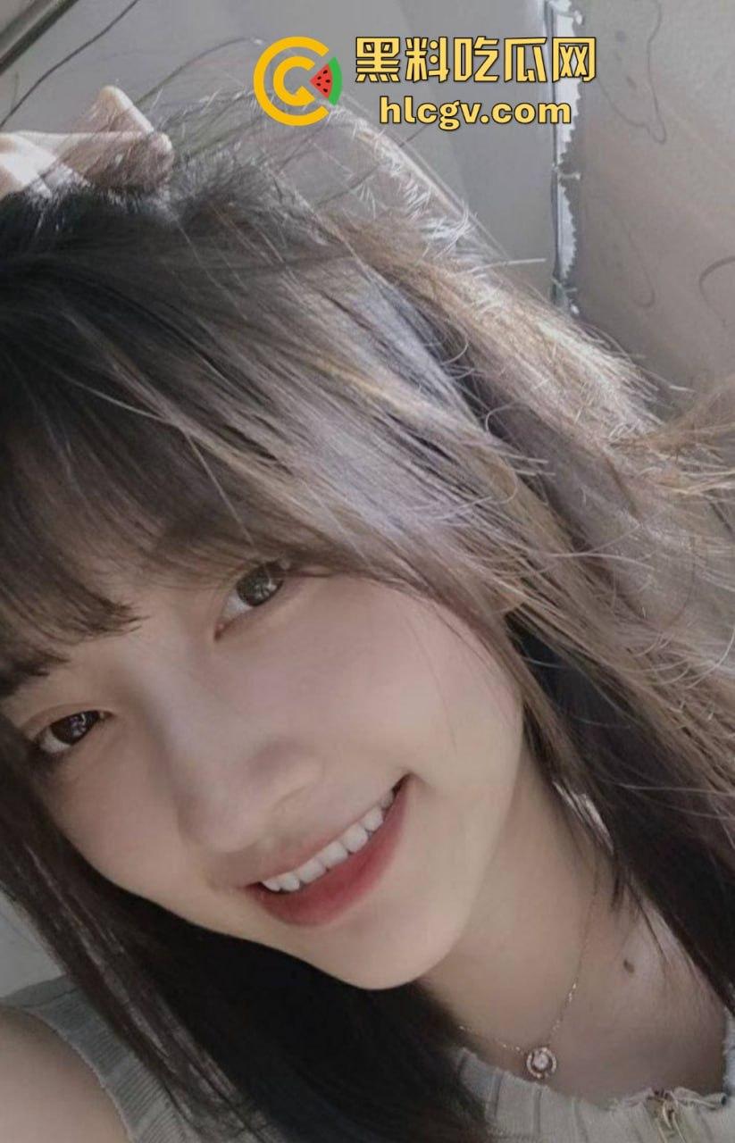 海归杭州情侣全套流出！【宋如依】表面清纯实则骚，连拍照都少不了被爆插的肥臀！-11