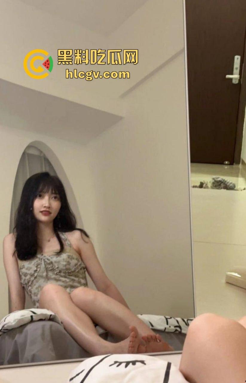 海归杭州情侣全套流出！【宋如依】表面清纯实则骚，连拍照都少不了被爆插的肥臀！-17