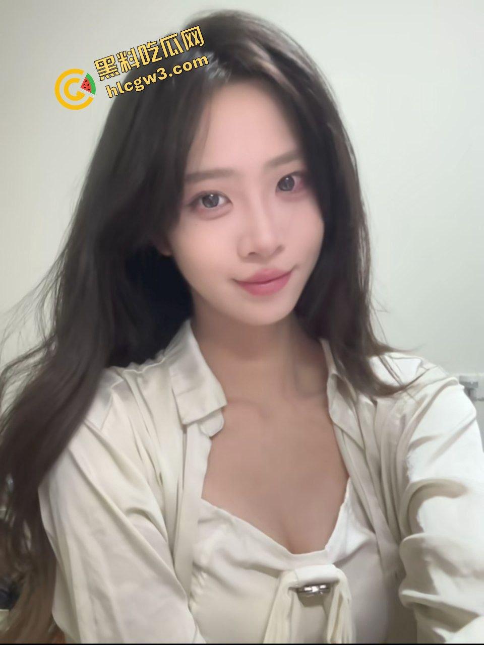 武汉华夏理工学院贱逼渣女『邓芊』出轨单男被发现 酒店爆插骚臀视频遭流出!原创曝光!-4