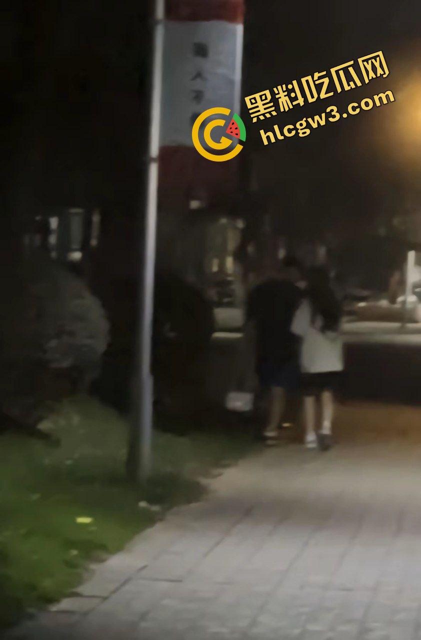 武汉华夏理工学院贱逼渣女『邓芊』出轨单男被发现 酒店爆插骚臀视频遭流出!原创曝光!-8