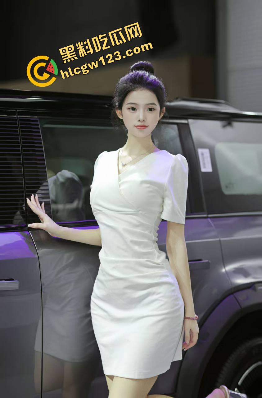 反差大到裂缝,极品身材福利姬被富豪调教成金丝雀,黑丝诱惑做爱流出,背后还有更疯的剧本?-1