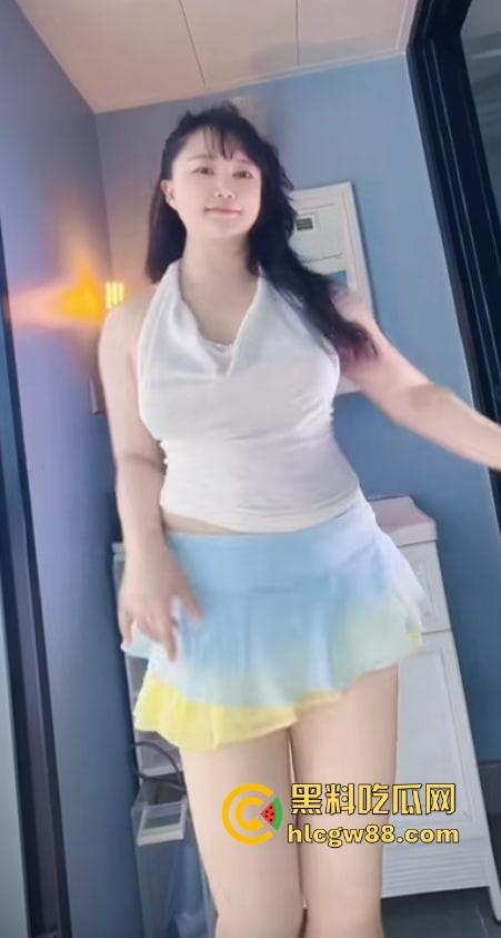 湖北抖音【猫咪老师】熟妇主播化身性感小野猫,一个私人飞机就开腾讯会议室湿欲私播,没声也够骚!-10