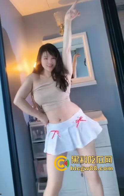 湖北抖音【猫咪老师】熟妇主播化身性感小野猫,一个私人飞机就开腾讯会议室湿欲私播,没声也够骚!-12