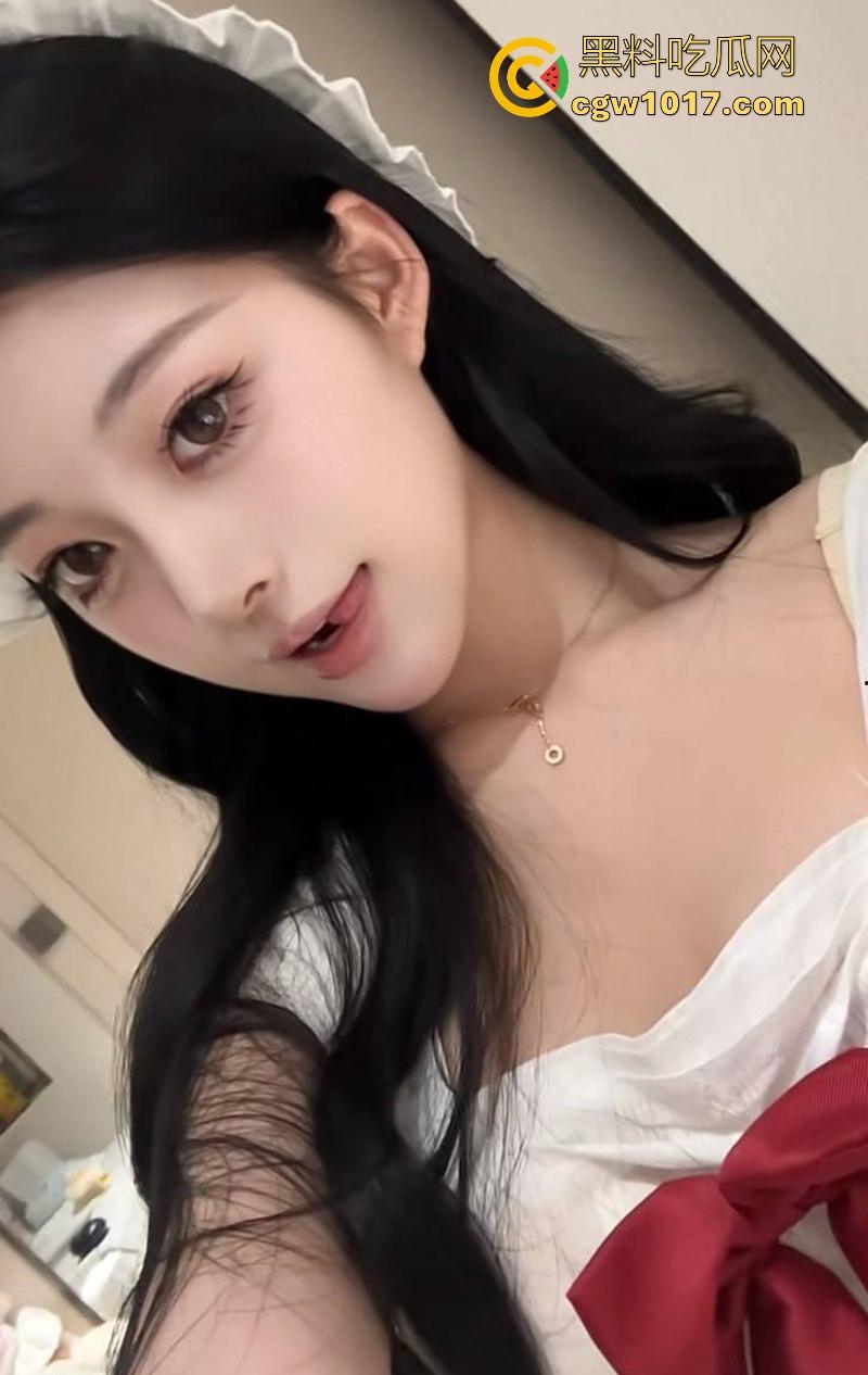 抖音高颜值网红【小棉】网络上人设甜美少女,副业拍定制自慰视频,手指深扣粉嫩骚穴,昔日甜妹化身淫荡尤物!-4